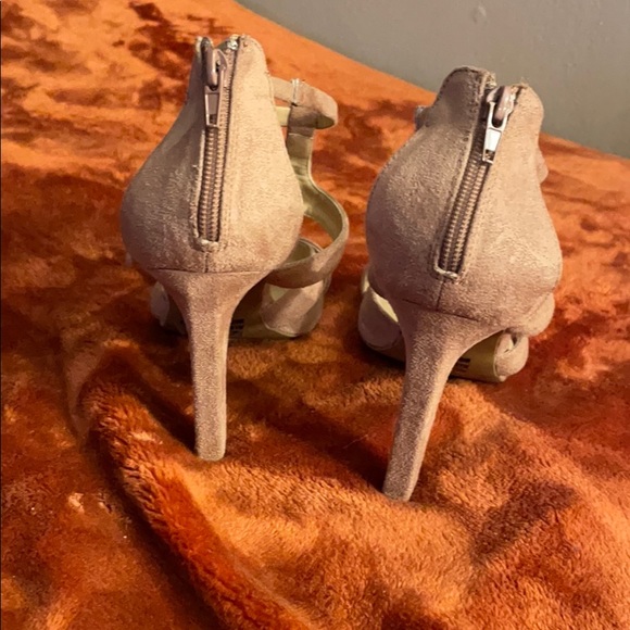 Heels - Picture 4 of 5